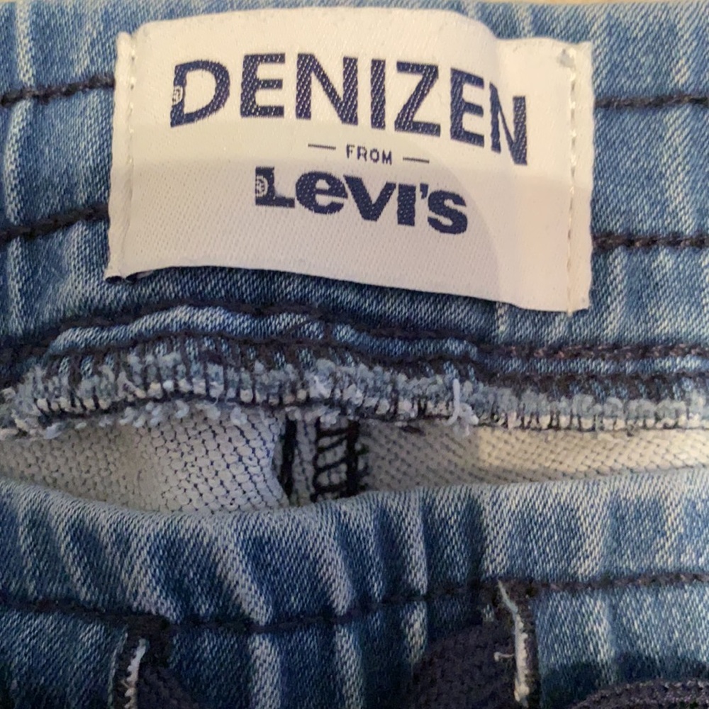 Levi’s - Picture 3 of 5